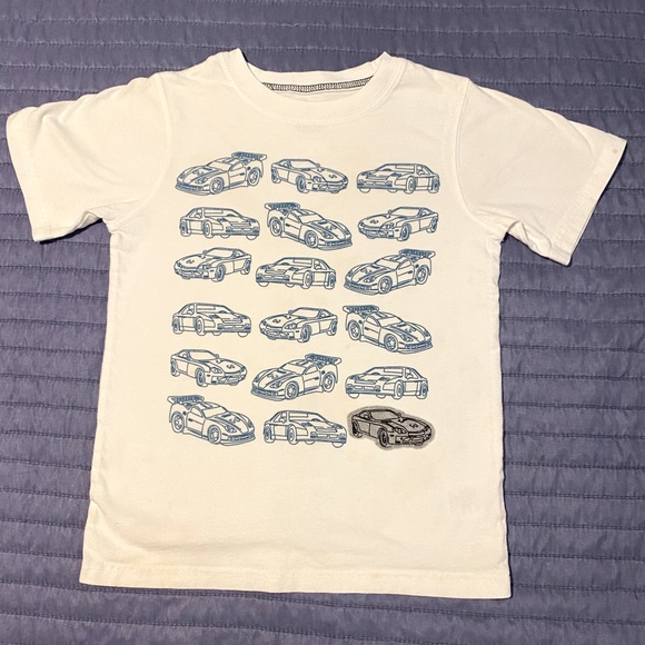 Boys size 6 Carter’s brand graphic design tee. - Picture 1 of 4